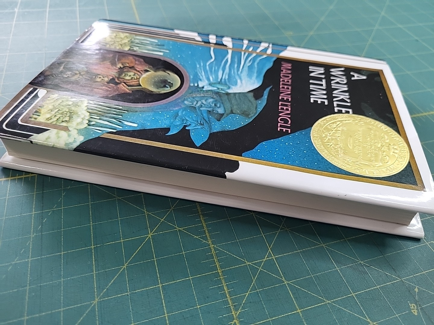 A Wrinkle in Time (A Wrinkle in Time Quintet) Hardcover – Madeleine L’Engle