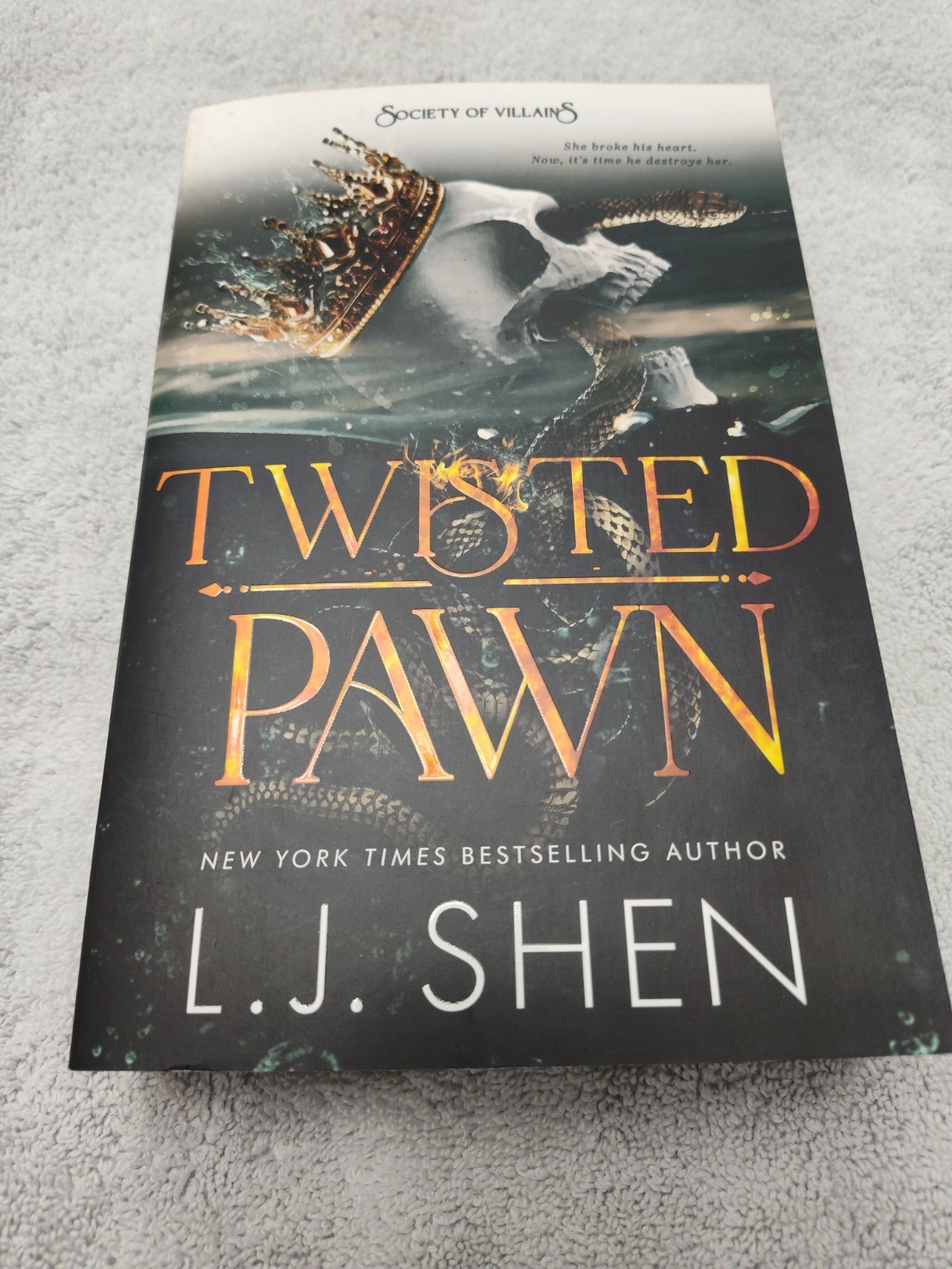 Twisted Pawn (Deluxe Edition) Paperback by Shen, L J